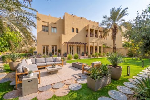 Villa de 4 dormitorios en Dubai, UAE No. 210431