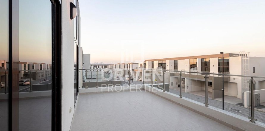 Townhouse de 4 dormitorios en District 11, UAE No. 31634