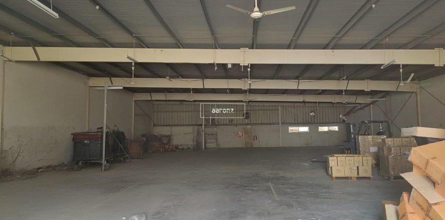 Warehouse de 873.3m² en Al Quoz, UAE No. 102127