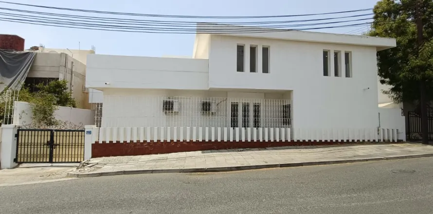 Вилла с 6 спальнями в Al Qurm, Оман №108490