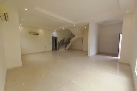 5 bedrooms Villa in Muscat, Oman No. 108486 3