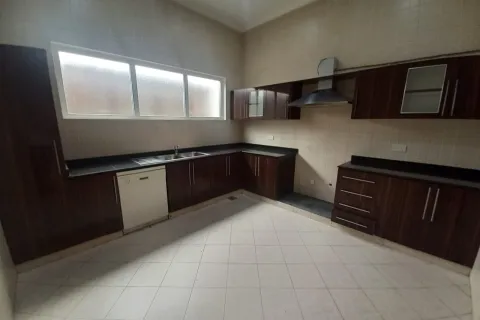 5 bedrooms Villa in Muscat, Oman No. 108486 4
