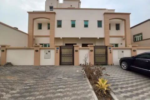 5 bedrooms Villa in Muscat, Oman No. 108486 2