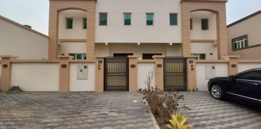 5 bedrooms Villa in Muscat, Oman No. 108486