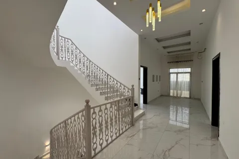 7 bedrooms Villa in Muscat, Oman No. 108488 6