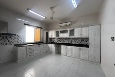 6 bedrooms Villa in Madinat as'Sultan Qaboos, Oman No. 108491 5