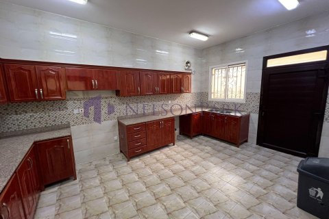 5 bedrooms Villa in Doha, Qatar No. 57897 12