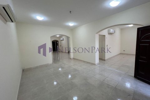 5 bedrooms Villa in Doha, Qatar No. 57897 16