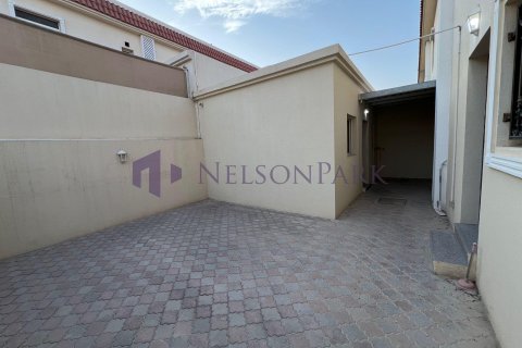 5 bedrooms Villa in Doha, Qatar No. 57897 2