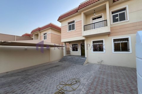5 bedrooms Villa in Doha, Qatar No. 57897 1