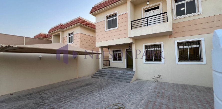 5 bedrooms Villa in Doha, Qatar No. 57897