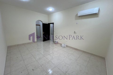 5 bedrooms Villa in Doha, Qatar No. 57897 3