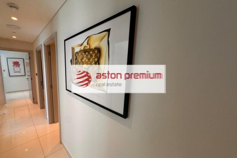 Квартира с 3 спальнями в EMAAR Beachfront, ОАЭ №140637 4