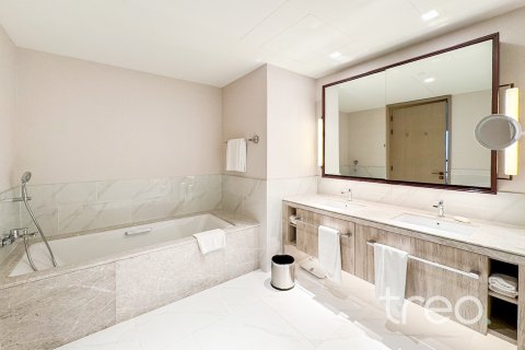 Квартира с 2 спальнями в Address Harbour Point, ОАЭ №203944 6