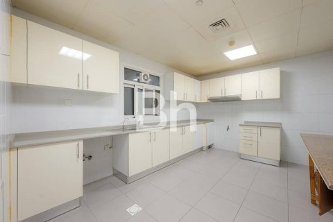 Квартира с 3 спальнями  №113201 11