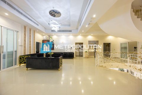 Villa commerciale de 12 chambres à Khalifa City, UAE No. 146493 5