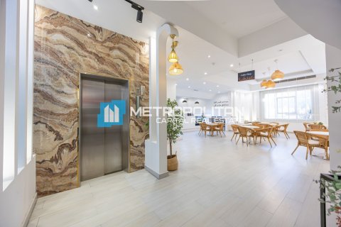 Villa commerciale de 12 chambres à Khalifa City, UAE No. 146493 20