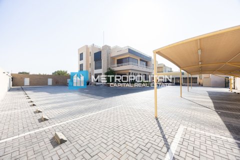 Villa commerciale de 12 chambres à Khalifa City, UAE No. 146493 4
