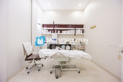 Villa commerciale de 12 chambres à Khalifa City, UAE No. 146493 14