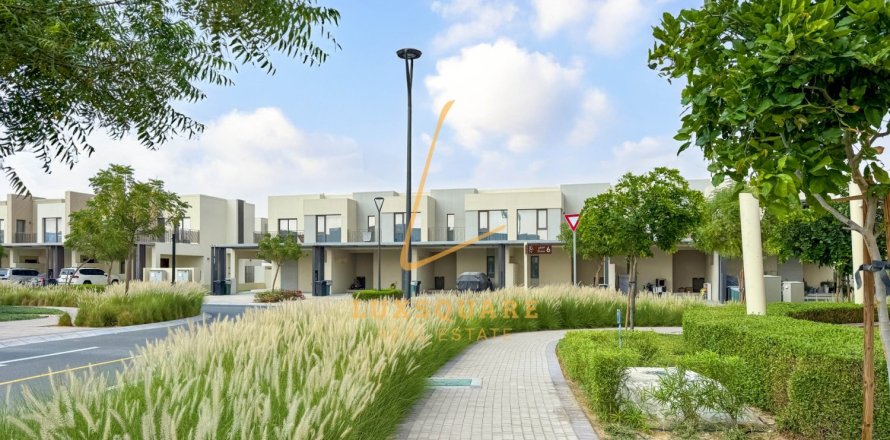 3 bedrooms Villa in Dubai South (Dubai World Central), UAE No. 139939