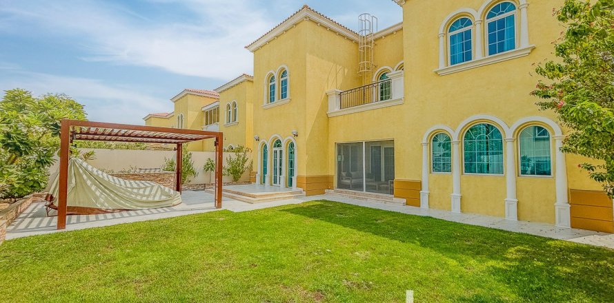 3 bedrooms Villa in Legacy, UAE No. 173920