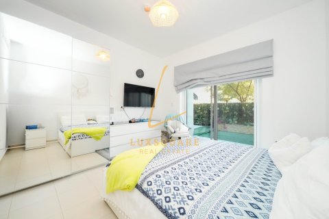 Apartment de 2 dormitorios en EMAAR South, UAE No. 143773 9