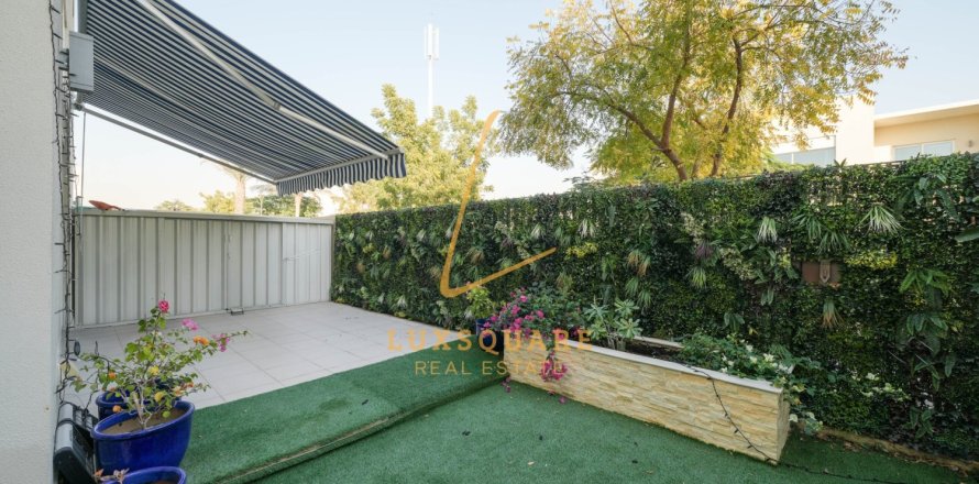 Apartment de 2 dormitorios en EMAAR South, UAE No. 143773