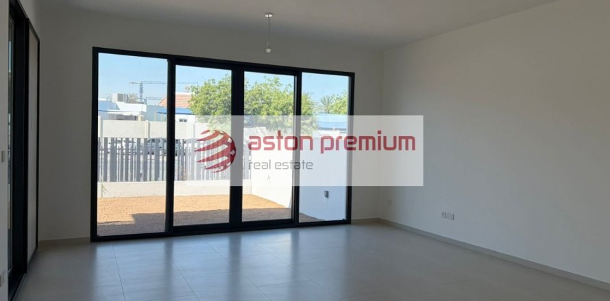 4 bedrooms Townhouse in Jebel Ali, UAE No. 198937