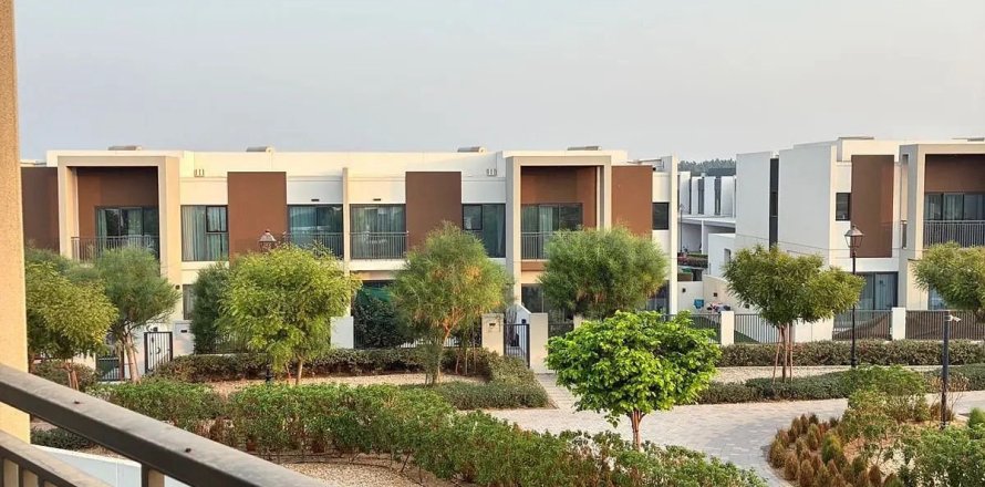 4 bedrooms Townhouse in Dubai, UAE No. 186952