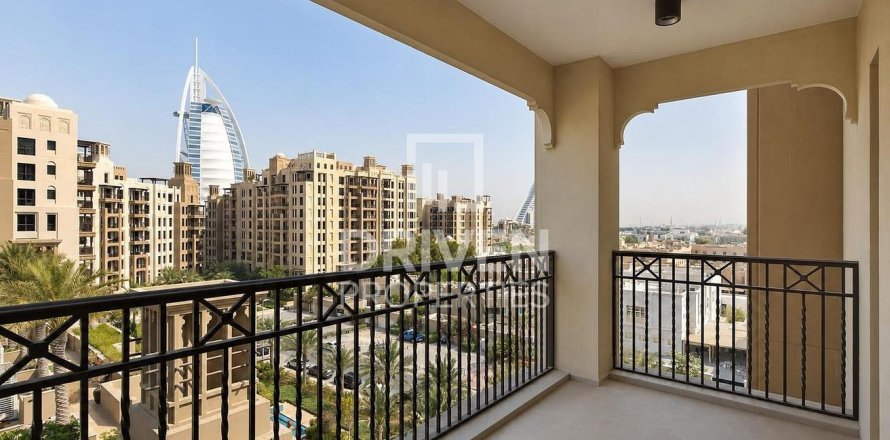 Apartment de 4 dormitorios en Umm Suqeim 3, UAE No. 189615