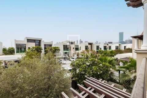 Villa de 4 dormitorios en District One, UAE No. 201329 26