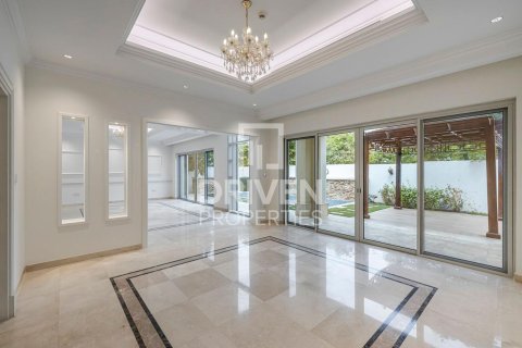 Villa de 4 dormitorios en District One, UAE No. 201329 3