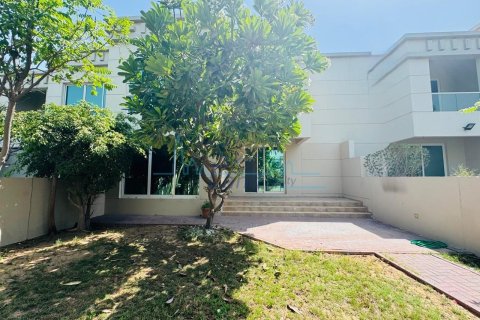 3 غرف نوم فيلا  رقم 125037 2