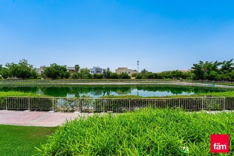 3 bedrooms Villa in Dubai, UAE No. 165321 11