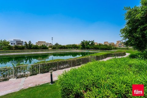 3 bedrooms Villa in Dubai, UAE No. 165321 4
