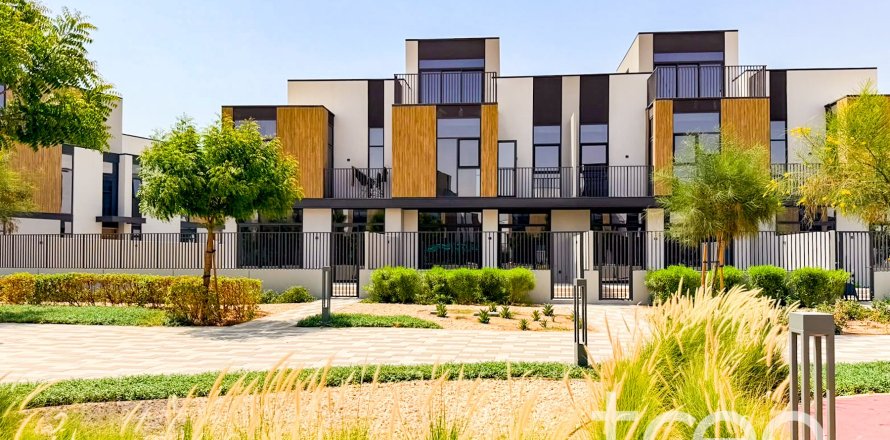 3 bedrooms Villa in Mudon, UAE No. 188040