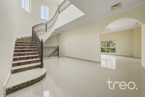 Villa de 5 dormitorios en Hacienda, UAE No. 188008