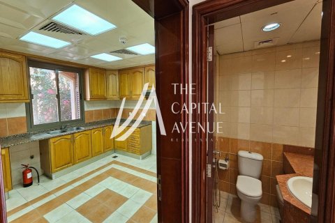 Villa de 4 dormitorios en Abu Dhabi Gate City, UAE No. 86773 14