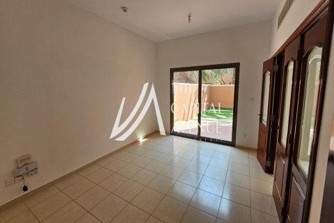 Villa de 4 dormitorios en Abu Dhabi Gate City, UAE No. 86773 4
