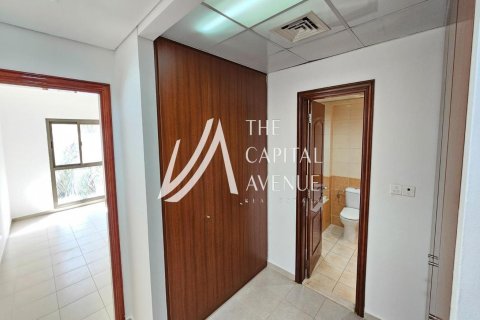Villa de 4 dormitorios en Abu Dhabi Gate City, UAE No. 86773 6