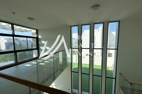 4 bedrooms Villa on the Yas Island, UAE No. 86798 3
