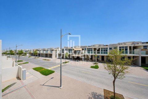 3 bedrooms Townhouse in Dubai, UAE No. 201581 5