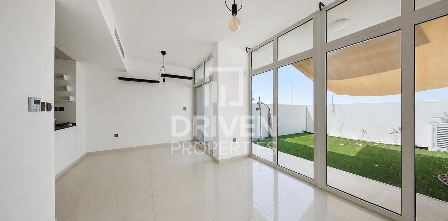 3 bedrooms Townhouse in Dubai, UAE No. 201581