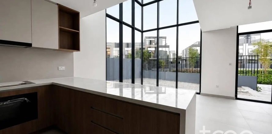 Townhouse de 4 dormitorios en Mudon, UAE No. 173580