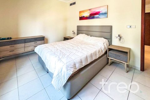 2 bedrooms Apartment in Burj Khalifa, UAE No. 173581 17