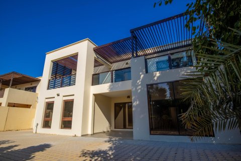 Villa de 4 dormitorios No. 123997 5