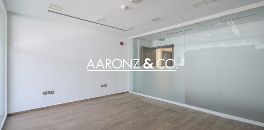 89m² Office in Jumeirah Lake Towers, UAE No. 112583