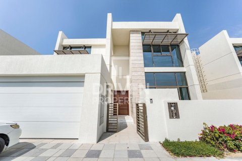 4 bedrooms Villa in District One, UAE No. 204217 21