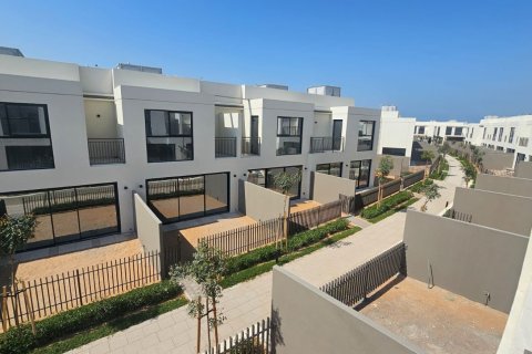 3 bedrooms Townhouse in Ras Al Khaimah, UAE No. 183939 4