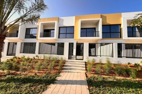 3 bedrooms Townhouse in Ras Al Khaimah, UAE No. 183943 3